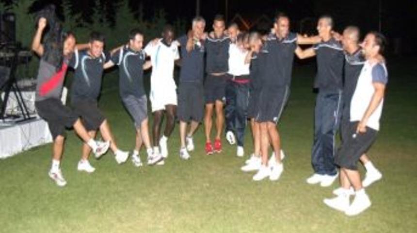 Gen&ccedil;lerbirliği'nde Halaylı Coşku