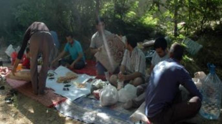 Ramazan &Ouml;ncesi Van G&ouml;l&uuml; Sahillerine Akın