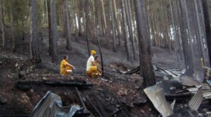 Osmaniye'de 5 Yayla Evi Yandı, Bir Kişi Kalp Krizinden &Ouml;ld&uuml;