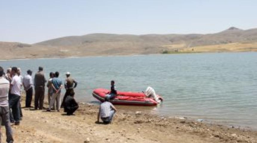 G&ouml;lette Balık&ccedil;ı Teknesi Battı, 2 Kişi Kayıp
