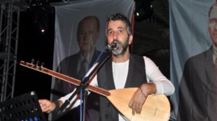 Mustafa Yıldızdoğan Mhp 3.fo&ccedil;a Şenliğinde Konser Verdi