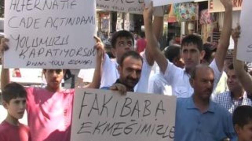 Divanyolu esnafından yol a&ccedil;ıklaması