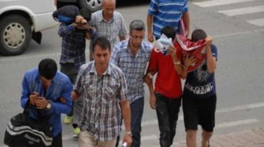 Evlerden Hırsızlık Yapan 4 Kişi Adliyeye Sevk Edildi