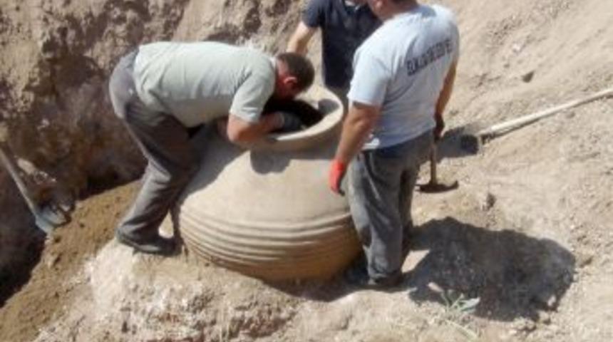 Elmadağ'da Tarihi K&uuml;p Bulundu