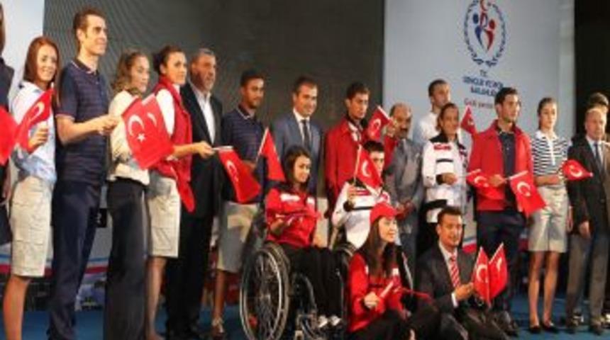 Olimpiyat Sporcuları Kürsüden Önce Podyuma Çıktı