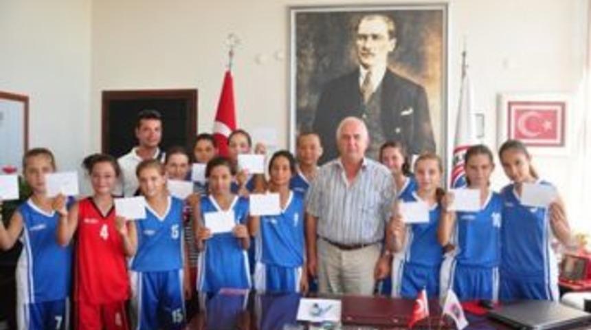 Tekirdağ&rsquo;da başarılı sporculara &ouml;d&uuml;l