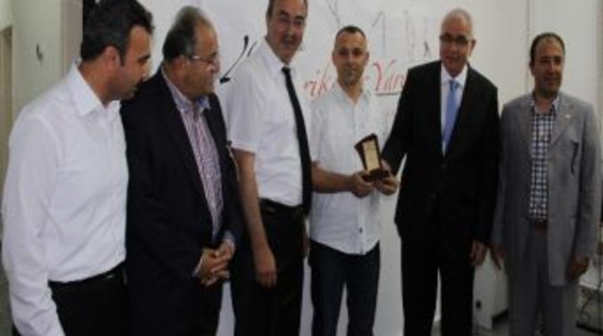 &Ccedil;orum Gazeteciler Cemiyeti&rsquo;nin &Ouml;d&uuml;l T&ouml;reni Ve Karikat&uuml;r Sergisi