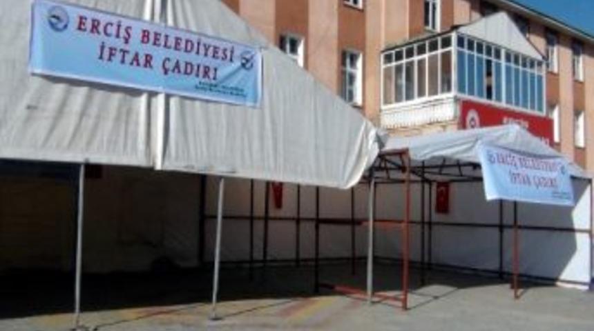 Erciş Belediyesi Bu Yıl Da İftar &Ccedil;adırını Hazırladı