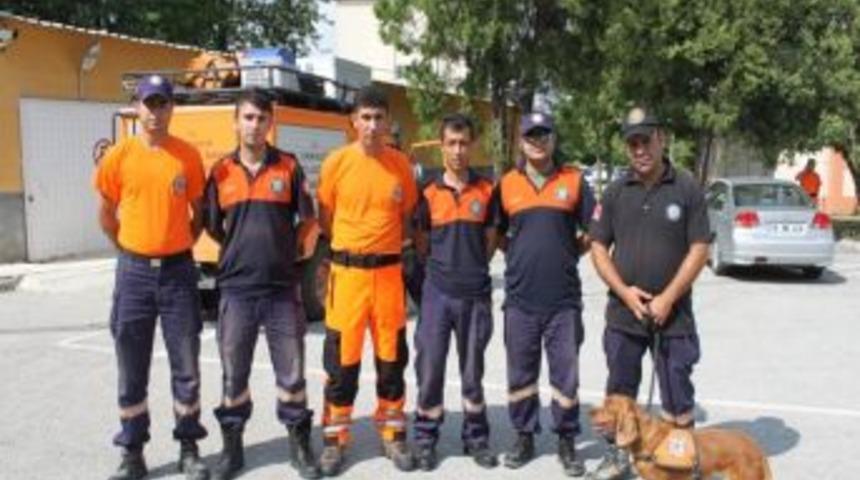 Kayıp Gen&ccedil; Kızı 6 Kişilik K&ouml;pekli Arama Timi Arayacak