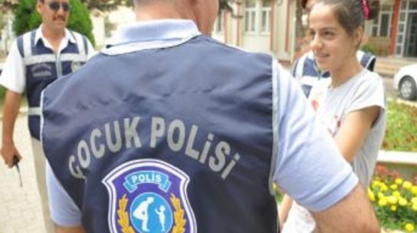 &Ccedil;ocukların Sevgilisi Polisler