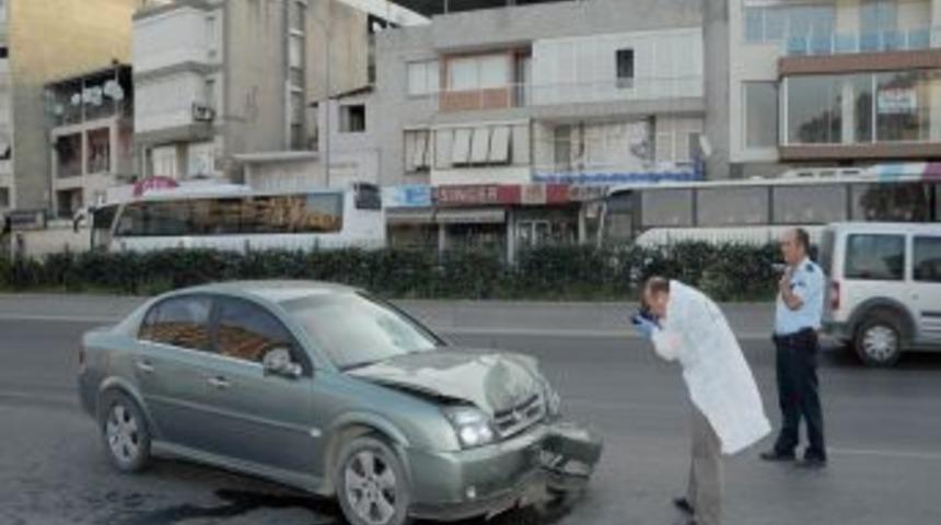 Otomobilin S&uuml;r&uuml;klediği Motosiklet Alev Aldı, S&uuml;r&uuml;c&uuml;s&uuml; &Ouml;ld&uuml;