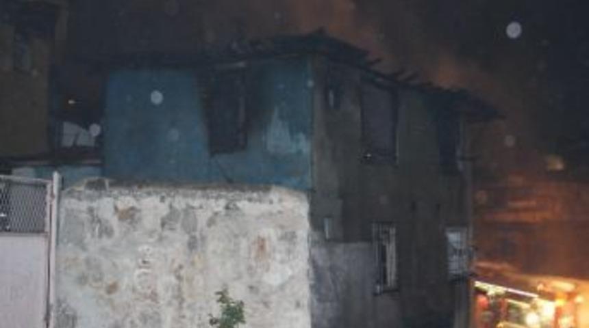 Başkent'te İki Katlı Binada Yangın: 1 &Ouml;l&uuml;