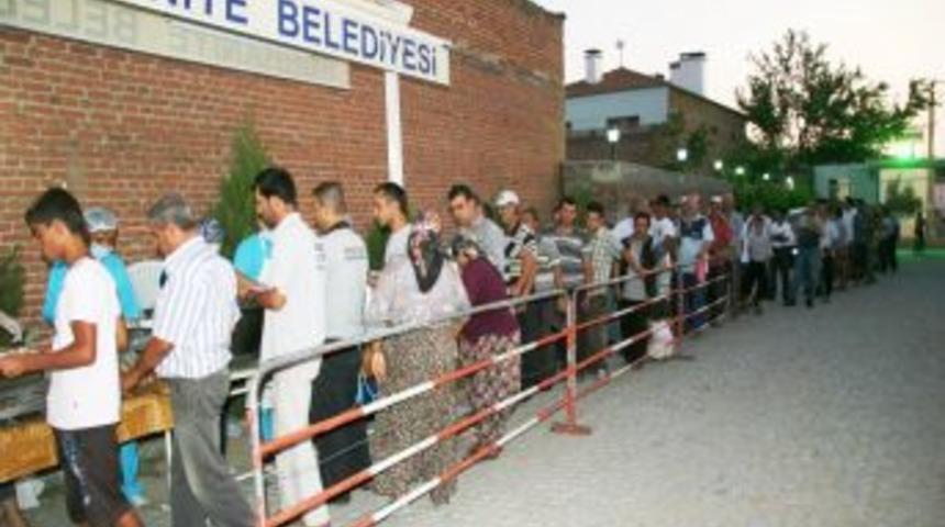 Burhaniye Belediyesi 400 Kişilik Iftar &Ccedil;adırı Kurdu