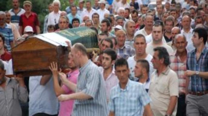 Ş&uuml;kr&uuml; Karabalık'ın Yeğeni Son Yolculuğuna Uğurlandı