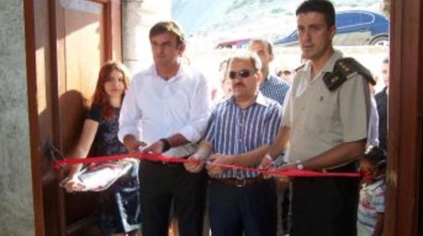 Medresede Fotoğraf Ve Ebru Sergisi A&ccedil;ıldı