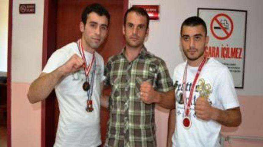Rize Ekibi, Kick Boks T&uuml;rkiye İkincisi Oldu