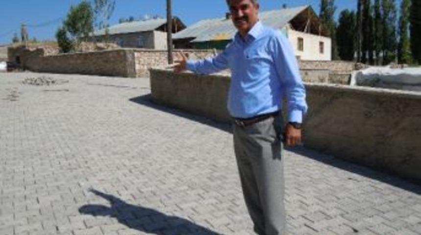 Kara&ccedil;oban Belediyesi&rsquo;nce Asfalt Ve Kilit Taşı &Ccedil;alışmalarına Hız Verildi