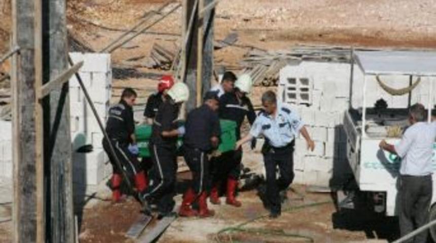 İnşaat İş&ccedil;isi Tonlarca Y&uuml;k&uuml;n Altında Hayatını Kaybetti