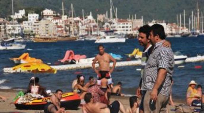 Alkoll&uuml; Vatandaşlar Halk Plajını Karıştırdı