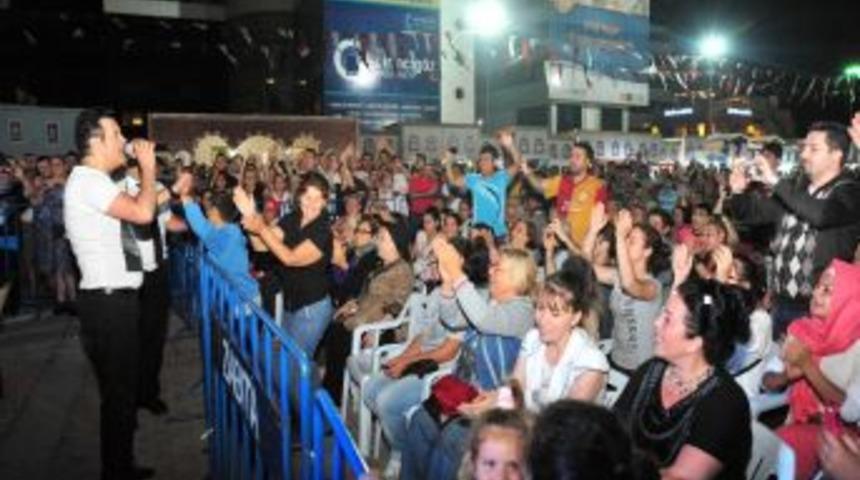 Beylikd&uuml;z&uuml; Hakan Peker&rsquo;le Coştu