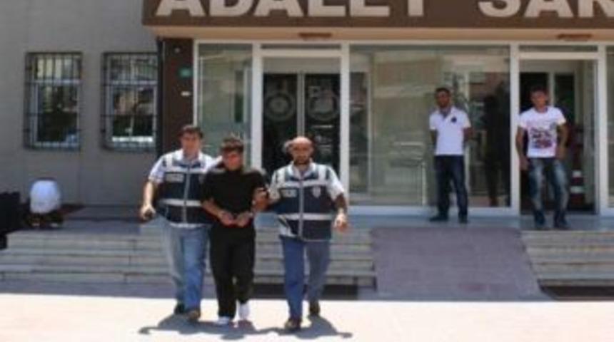 Bandırma'da Bıçaklı Gaspçı Tutuklandı