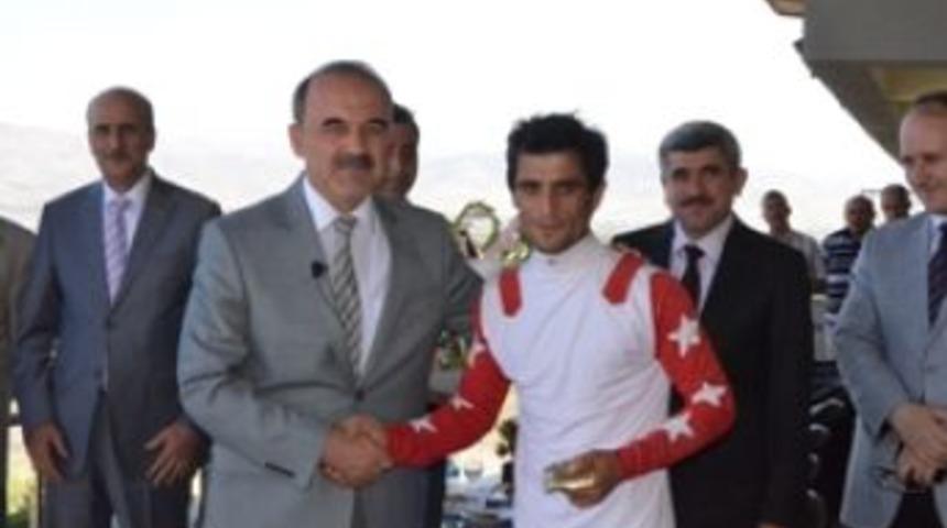 Valilik koşusunu Aybora kazandı