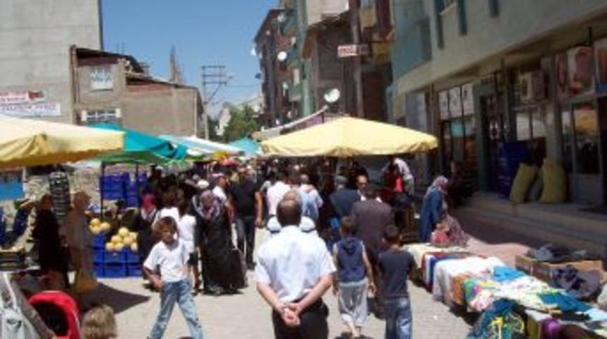 Suşehri Pazarında Ramazan Bereketi Yaşanıyor