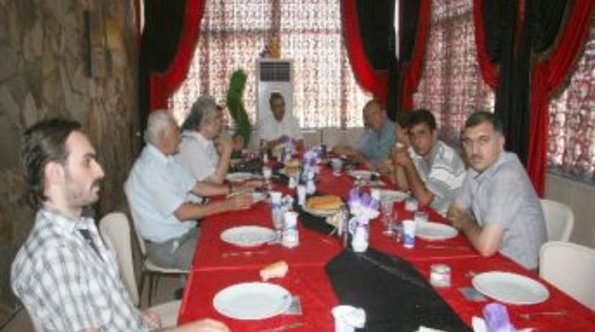 G&uuml;ven&ccedil;, Basın Mensupları İle Bir Araya Geldi