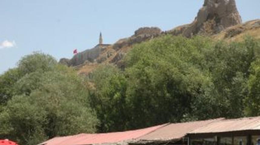 Tarihi Cami Teravih Namazına Hazır