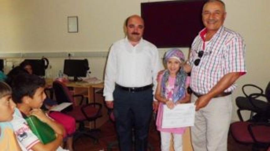 Burhaniye&rsquo;de Kur&rsquo;an Kursu &Ouml;ğrencilere Başarı Belgesi