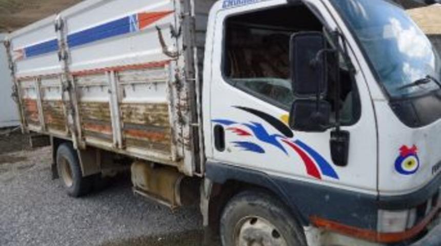 Başkale'de 5 Ton 400 Litre Ka&ccedil;ak Akaryakıt Ele Ge&ccedil;irildi.