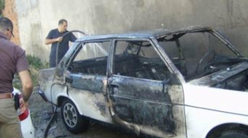 Edremit&rsquo;te Park Halindeki Ara&ccedil; Alev Alev Yandı