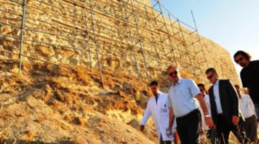 Vali Karaloğlu, Urartu M&uuml;zesi İnşaatında İncelemelerde Bulundu