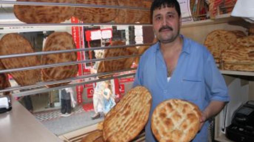 Ereğli Halkı Sahur I&ccedil;in Tırnaklı Pideye Akın Ediyor