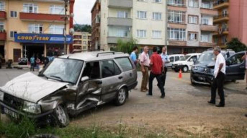 Trabzon&rsquo;da Trafik Kazası 3 Yaralı