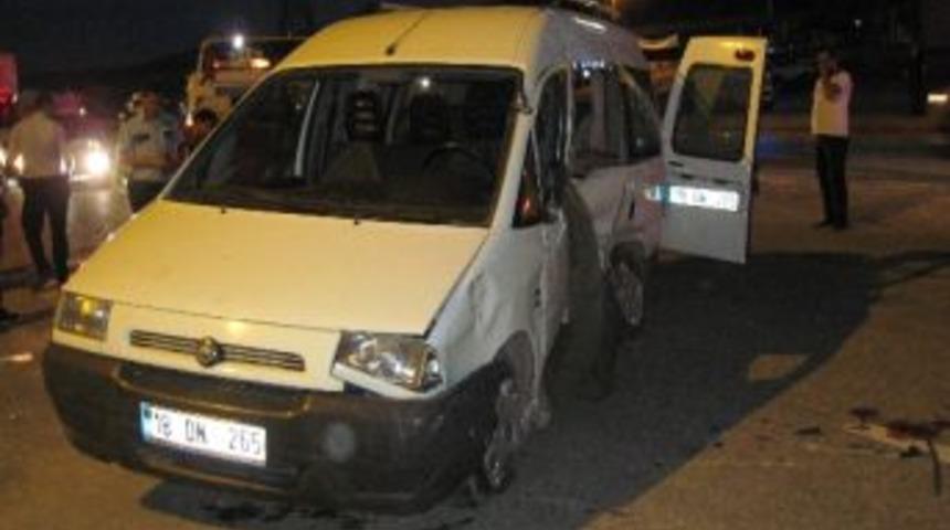 &Ccedil;ankırı&rsquo;da İki Otomobil &Ccedil;arpıştı: 4 Yaralı