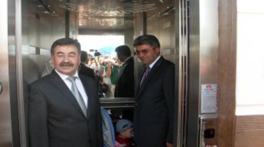 Asans&ouml;rl&uuml; &Uuml;st Ge&ccedil;it, G&ouml;lbaşılı Hasta Ve Yaşlıları Rahatlattı