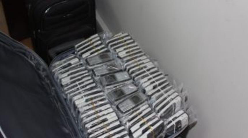 Ağrı&rsquo;da Bin 51 Adet G&uuml;mr&uuml;k Ka&ccedil;ağı Cep Telefonu Ele Ge&ccedil;irildi