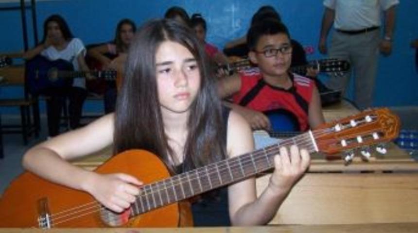 Gitar Kursuna Yoğun İlgi