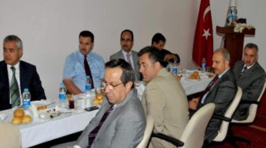 Vali Altıparmak, İl İdare Şube Başkanları İle Toplantı Yaptı