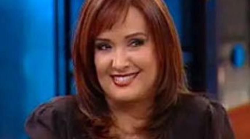 M&uuml;jde Ar, son programda dağıttık&ccedil;a dağıttı