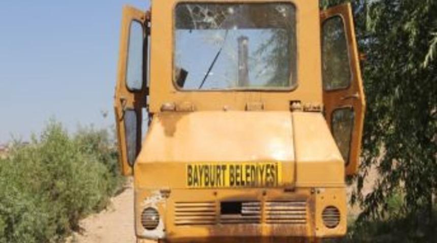 Belediye&rsquo;ye Ait İş Makinasi Tahrip Edildi