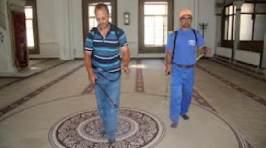 Nevşehir'de camilere g&uuml;l suyu