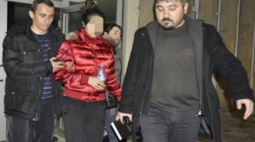 Bebeğini &Ccedil;&ouml;pe Atan Annenin Duruşması Ertelendi