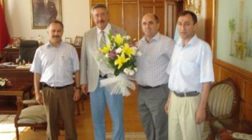 İzmir İl &Ouml;zel İdare &Ccedil;alışanlarının Maaşları İyileştirildi