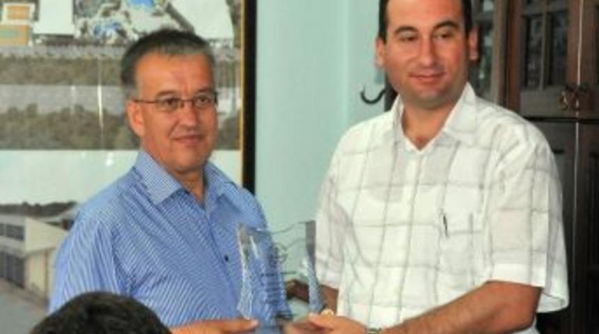 Başkan Oğul&rsquo;a Milli Eğitim&rsquo;den Plaket