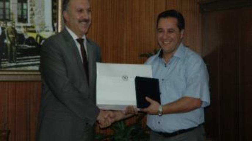 Altınsoy&rsquo;dan Şube M&uuml;d&uuml;r&uuml; G&uuml;lfidan&rsquo;a Veda Yemeği