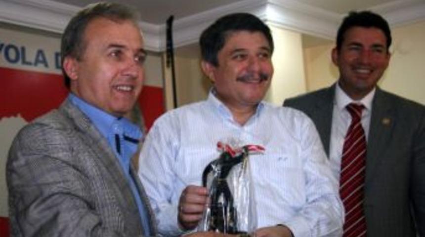 Tanrıverdi Ak Parti İl Başkanlığını Ziyaret Etti