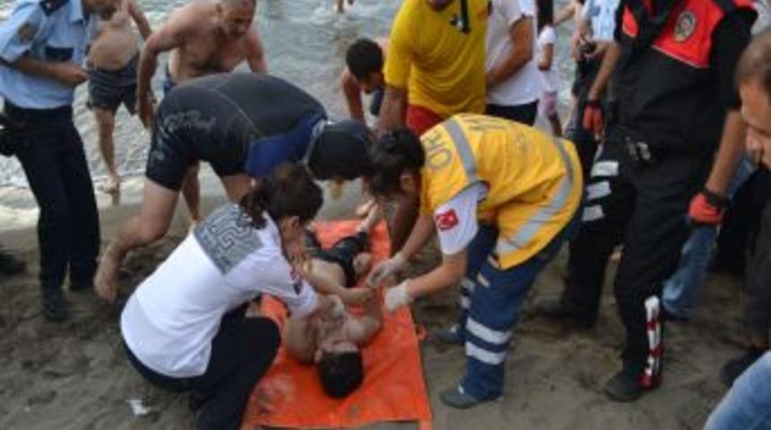 &Ouml;len oğlunu fotoğraf makinesinde g&ouml;rd&uuml;