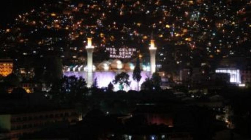 İlk Teravih Namazında Camiler Doldu Taştı